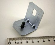 ASU780200 Кронштейн переднего крыла D3
