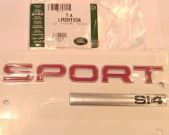 Эмблема крышки багажника "SPORT SI 4" (красная) LR096574