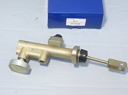 Цилиндр сцепления главный D2 TD5 STC000280_BRI