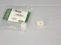 LR004797 Клипса крючка обшивки багажника 