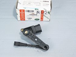 Датчик уровня подвески передний D4 LR023646