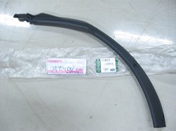 Уплотнитель молдинга задней левой двери D3 CGE500430